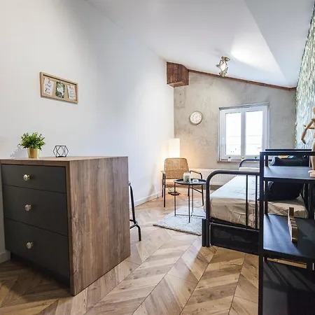 Book Fabryczna * وودج